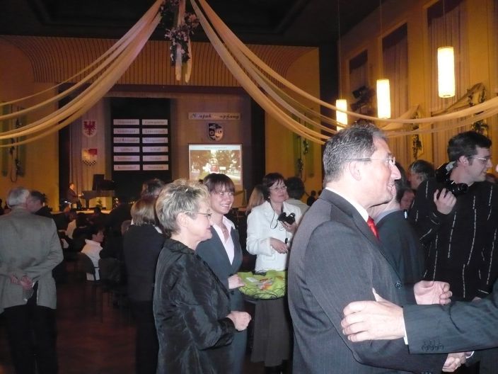 Herr Gerhard (der neue Brgermeister) hat wnschenswerterweise die Lichtmomente noch vor sich.