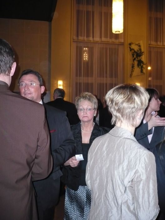 Die frhere Kulturhaus-Chefin Carla Karstdt fhlt sich heute nochmal ganz als Melanie Grabe, womit beide - und auch die Gste - hervorragend zurecht kommen.