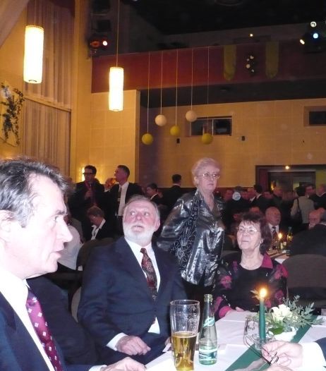 Der Termin fr diese "unendliche Geschichte" (Auftaktveranstaltung - „Zunkunft gemeinsam gestalten - Kampagne fr eine Lokale Agenda 21 in Ludwigsfelde“) wurde auf den 20.02.2008 ab 14:00 Uhr im Kulturhaus festgesetzt. Am 29.02.2008 ist das ebengenannte Projekt fr's erste zu Ende. Weitere Projekte werden aber folgen ...