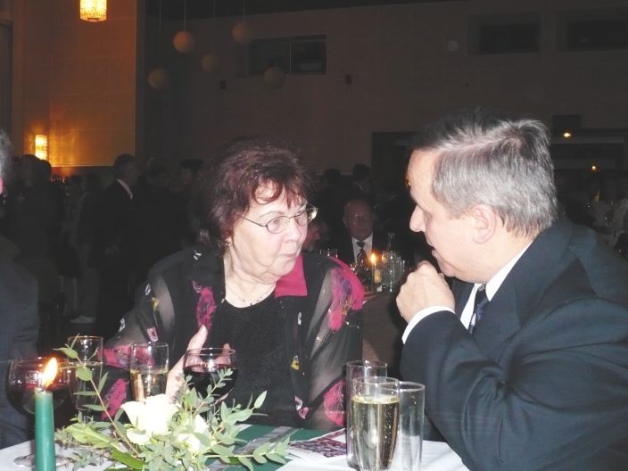 Frau Bhm und Gunter Pistorius unterhalten sich bei CandleLight zwar ohne Dinner ...