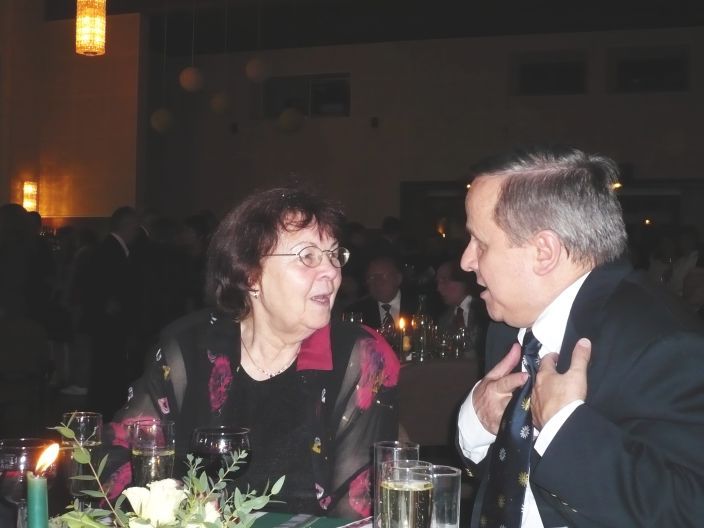 ... bis herzlich und stricken die Fden fr die Zukunft.