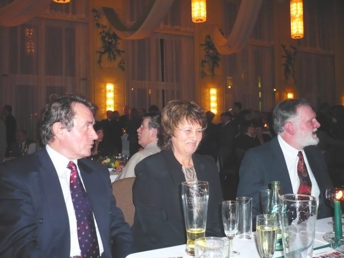 Frau Hase (geb. Fuchs) und Herr Hase sagen sich noch lange nicht gute Nacht ...