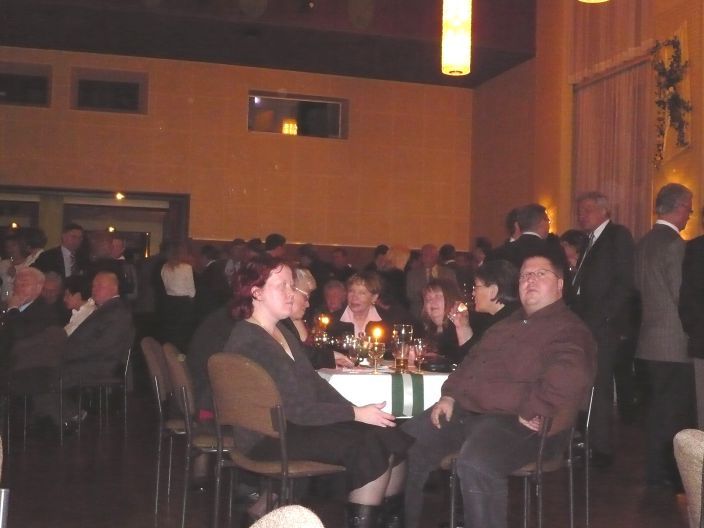 Frau Kunze (Lehrerin) fhlt sich trotz der Entfernung bereits Blitz-acquiriert.