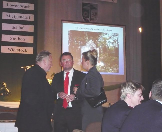 Herr Gerhard (der neue Brgermeister) steht wieder mit beiden Beinen auf dem Boden und wird sogleich und noch vor seinem Amtsantritt am 01.02.2008 vor schwere Entscheidungen gestellt ...